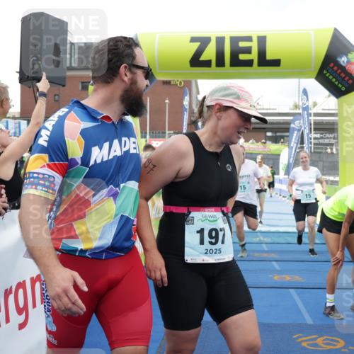 10.08.2025 - GEWOBA Citytriathlon Bremen H.Heesch http://msf.ph/oto/8551148 10.08.2025 11:41:52 Ziel 15, 189, 191, 197, 440 meine-sportfotos.de
