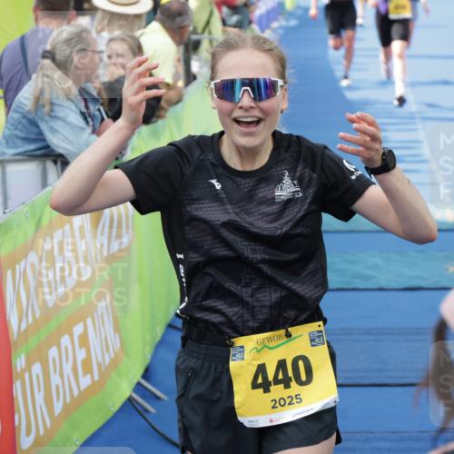 10.08.2025 - GEWOBA Citytriathlon Bremen H.Heesch http://msf.ph/oto/8551153 10.08.2025 11:41:59 Ziel 191, 440, 451, 456 meine-sportfotos.de