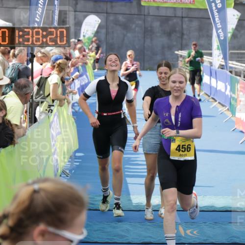 10.08.2025 - GEWOBA Citytriathlon Bremen H.Heesch http://msf.ph/oto/8551157 10.08.2025 11:42:02 Ziel 191, 440, 451, 456, 501 meine-sportfotos.de