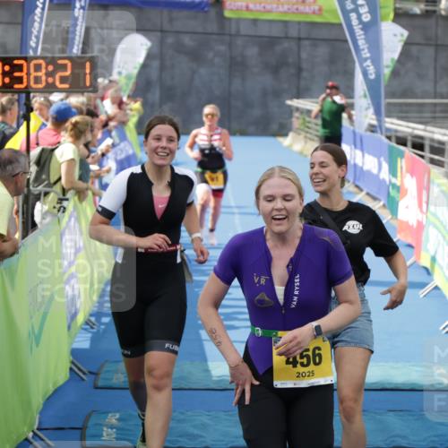 10.08.2025 - GEWOBA Citytriathlon Bremen H.Heesch http://msf.ph/oto/8551159 10.08.2025 11:42:02 Ziel 191, 440, 451, 456, 501 meine-sportfotos.de