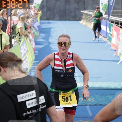 10.08.2025 - GEWOBA Citytriathlon Bremen H.Heesch http://msf.ph/oto/8551163 10.08.2025 11:42:09 Ziel 451, 456, 501 meine-sportfotos.de