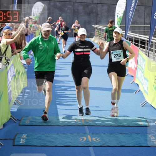 10.08.2025 - GEWOBA Citytriathlon Bremen H.Heesch http://msf.ph/oto/8551167 10.08.2025 11:42:35 Ziel 235, 476 meine-sportfotos.de