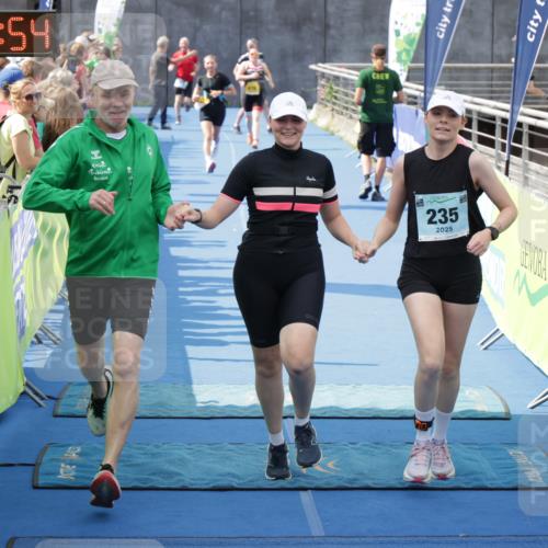 10.08.2025 - GEWOBA Citytriathlon Bremen H.Heesch http://msf.ph/oto/8551169 10.08.2025 11:42:36 Ziel 235, 476 meine-sportfotos.de