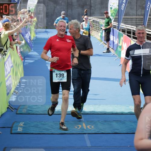 10.08.2025 - GEWOBA Citytriathlon Bremen H.Heesch http://msf.ph/oto/8551178 10.08.2025 11:42:46 Ziel 53, 139, 447, 463 meine-sportfotos.de