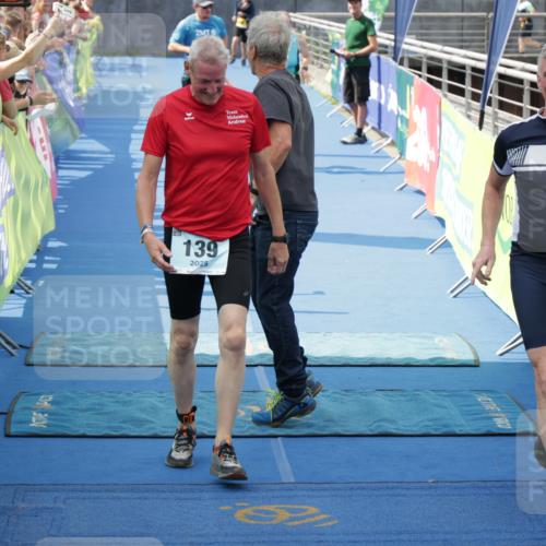 10.08.2025 - GEWOBA Citytriathlon Bremen H.Heesch http://msf.ph/oto/8551180 10.08.2025 11:42:47 Ziel 53, 139, 447, 463 meine-sportfotos.de