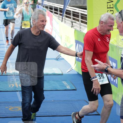 10.08.2025 - GEWOBA Citytriathlon Bremen H.Heesch http://msf.ph/oto/8551183 10.08.2025 11:42:49 Ziel 53, 139, 447, 463 meine-sportfotos.de