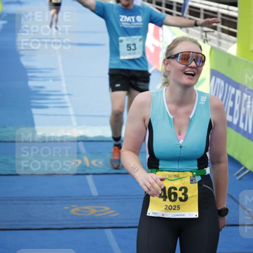 10.08.2025 - GEWOBA Citytriathlon Bremen H.Heesch http://msf.ph/oto/8551188 10.08.2025 11:42:53 Ziel 53, 139, 355, 463 meine-sportfotos.de