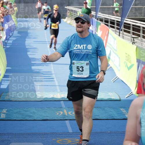 10.08.2025 - GEWOBA Citytriathlon Bremen H.Heesch http://msf.ph/oto/8551192 10.08.2025 11:42:55 Ziel 53, 355, 463 meine-sportfotos.de