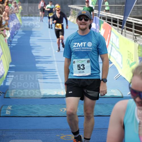 10.08.2025 - GEWOBA Citytriathlon Bremen H.Heesch http://msf.ph/oto/8551193 10.08.2025 11:42:55 Ziel 53, 355, 463 meine-sportfotos.de