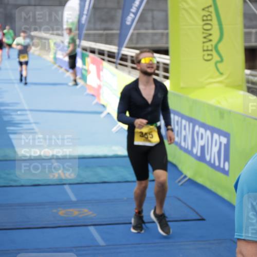 10.08.2025 - GEWOBA Citytriathlon Bremen H.Heesch http://msf.ph/oto/8551195 10.08.2025 11:43:00 Ziel 355 meine-sportfotos.de