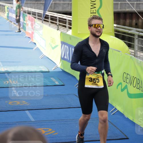 10.08.2025 - GEWOBA Citytriathlon Bremen H.Heesch http://msf.ph/oto/8551197 10.08.2025 11:43:01 Ziel 354, 355, 506 meine-sportfotos.de