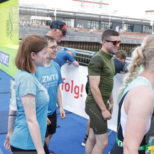 10.08.2025 - GEWOBA Citytriathlon Bremen H.Heesch http://msf.ph/oto/8551213 10.08.2025 11:43:15 Ziel 49, 169, 229 meine-sportfotos.de