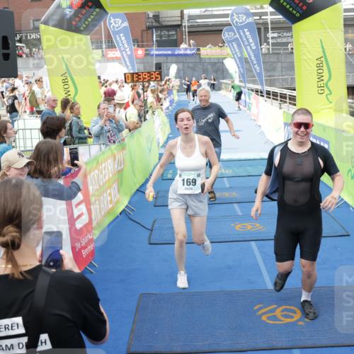 10.08.2025 - GEWOBA Citytriathlon Bremen H.Heesch http://msf.ph/oto/8551216 10.08.2025 11:43:17 Ziel 169, 229 meine-sportfotos.de