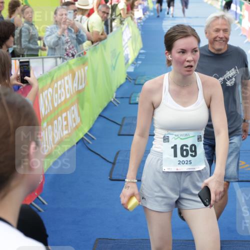 10.08.2025 - GEWOBA Citytriathlon Bremen H.Heesch http://msf.ph/oto/8551219 10.08.2025 11:43:18 Ziel 93, 169, 229 meine-sportfotos.de