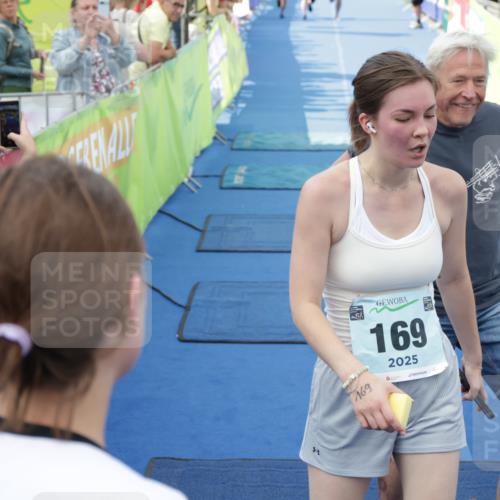 10.08.2025 - GEWOBA Citytriathlon Bremen H.Heesch http://msf.ph/oto/8551220 10.08.2025 11:43:18 Ziel 93, 169, 229 meine-sportfotos.de
