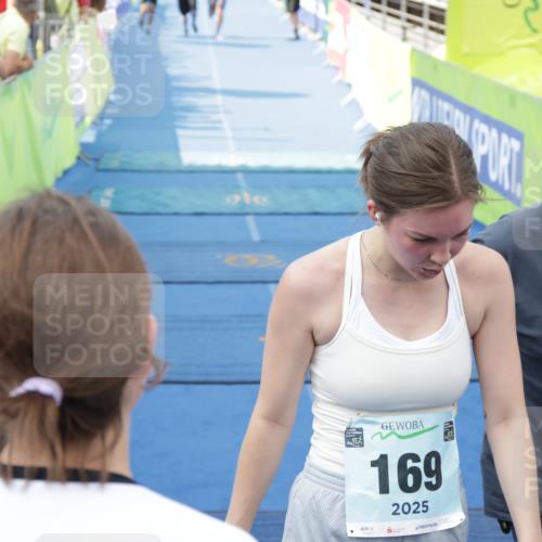 10.08.2025 - GEWOBA Citytriathlon Bremen H.Heesch http://msf.ph/oto/8551222 10.08.2025 11:43:19 Ziel 93, 169 meine-sportfotos.de