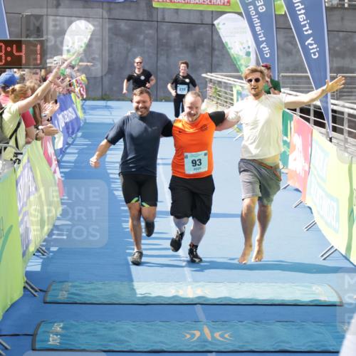 10.08.2025 - GEWOBA Citytriathlon Bremen H.Heesch http://msf.ph/oto/8551223 10.08.2025 11:43:23 Ziel 93, 169, 233 meine-sportfotos.de