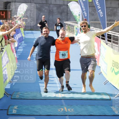 10.08.2025 - GEWOBA Citytriathlon Bremen H.Heesch http://msf.ph/oto/8551224 10.08.2025 11:43:23 Ziel 93, 169, 233 meine-sportfotos.de