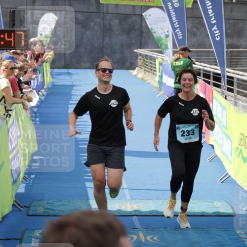 10.08.2025 - GEWOBA Citytriathlon Bremen H.Heesch http://msf.ph/oto/8551231 10.08.2025 11:43:29 Ziel 93, 233 meine-sportfotos.de