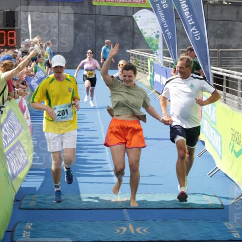 10.08.2025 - GEWOBA Citytriathlon Bremen H.Heesch http://msf.ph/oto/8551237 10.08.2025 11:43:49 Ziel 201, 455, 475 meine-sportfotos.de