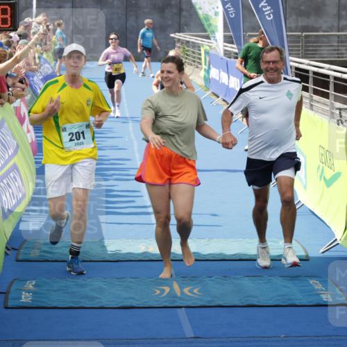 10.08.2025 - GEWOBA Citytriathlon Bremen H.Heesch http://msf.ph/oto/8551238 10.08.2025 11:43:50 Ziel 201, 455, 475 meine-sportfotos.de