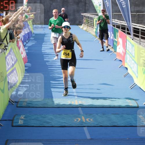 10.08.2025 - GEWOBA Citytriathlon Bremen H.Heesch http://msf.ph/oto/8551258 10.08.2025 11:44:40 Ziel 27, 454 meine-sportfotos.de