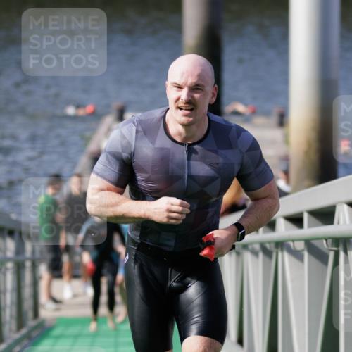 10.08.2025 - GEWOBA Citytriathlon Bremen H.Heesch http://msf.ph/oto/8551260 10.08.2025 10:20:41 Schwimmen 394, 396, 454, 473 meine-sportfotos.de
