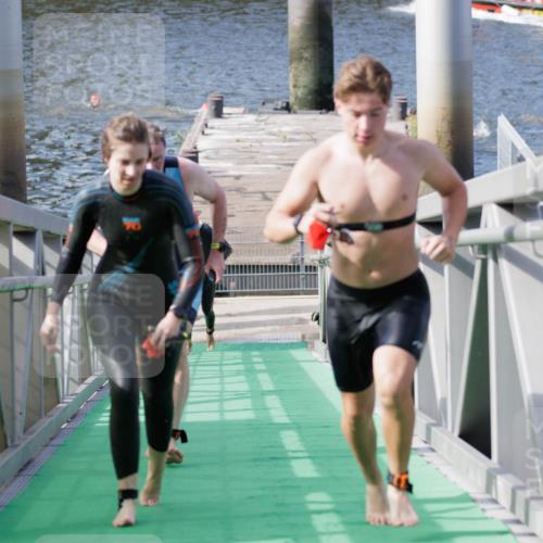 10.08.2025 - GEWOBA Citytriathlon Bremen H.Heesch http://msf.ph/oto/8551269 10.08.2025 10:20:50 Schwimmen 350, 421, 454 meine-sportfotos.de