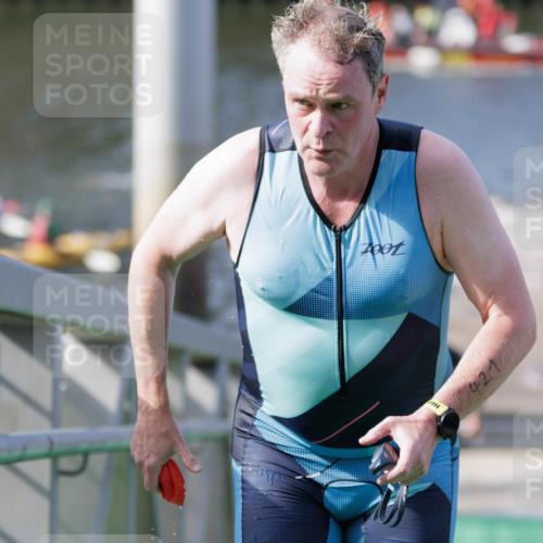 10.08.2025 - GEWOBA Citytriathlon Bremen H.Heesch http://msf.ph/oto/8551273 10.08.2025 10:20:54 Schwimmen 350, 418, 421, 454 meine-sportfotos.de