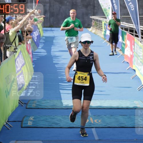10.08.2025 - GEWOBA Citytriathlon Bremen H.Heesch http://msf.ph/oto/8551294 10.08.2025 11:44:41 Ziel 27, 454 meine-sportfotos.de