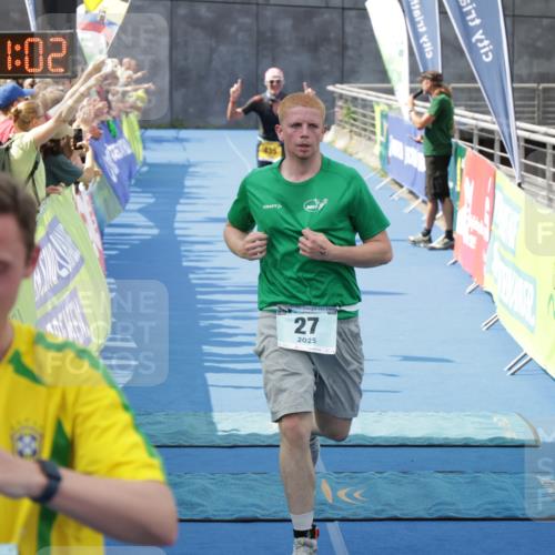 10.08.2025 - GEWOBA Citytriathlon Bremen H.Heesch http://msf.ph/oto/8551295 10.08.2025 11:44:44 Ziel 27, 435, 454 meine-sportfotos.de