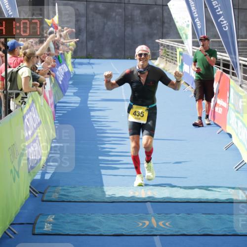 10.08.2025 - GEWOBA Citytriathlon Bremen H.Heesch http://msf.ph/oto/8551301 10.08.2025 11:44:49 Ziel 27, 435 meine-sportfotos.de