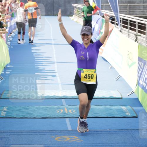 10.08.2025 - GEWOBA Citytriathlon Bremen H.Heesch http://msf.ph/oto/8551313 10.08.2025 11:45:18 Ziel 450 meine-sportfotos.de