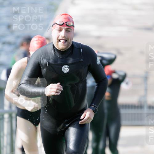 10.08.2025 - GEWOBA Citytriathlon Bremen H.Heesch http://msf.ph/oto/8551322 10.08.2025 10:21:23 Schwimmen 382, 409, 428, 491, 498, 500 meine-sportfotos.de