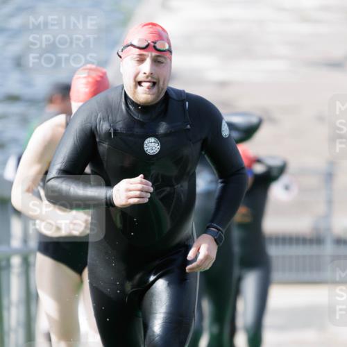 10.08.2025 - GEWOBA Citytriathlon Bremen H.Heesch http://msf.ph/oto/8551323 10.08.2025 10:21:23 Schwimmen 382, 409, 428, 491, 498, 500 meine-sportfotos.de