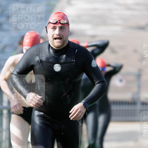 10.08.2025 - GEWOBA Citytriathlon Bremen H.Heesch http://msf.ph/oto/8551325 10.08.2025 10:21:23 Schwimmen 382, 409, 428, 491, 498, 500 meine-sportfotos.de