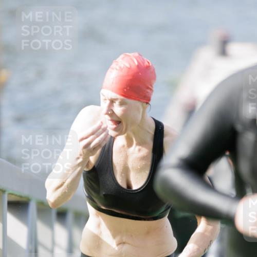 10.08.2025 - GEWOBA Citytriathlon Bremen H.Heesch http://msf.ph/oto/8551329 10.08.2025 10:21:26 Schwimmen 382, 409, 428, 491, 498, 500 meine-sportfotos.de