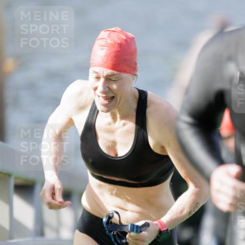 10.08.2025 - GEWOBA Citytriathlon Bremen H.Heesch http://msf.ph/oto/8551331 10.08.2025 10:21:26 Schwimmen 382, 409, 428, 491, 498, 500 meine-sportfotos.de