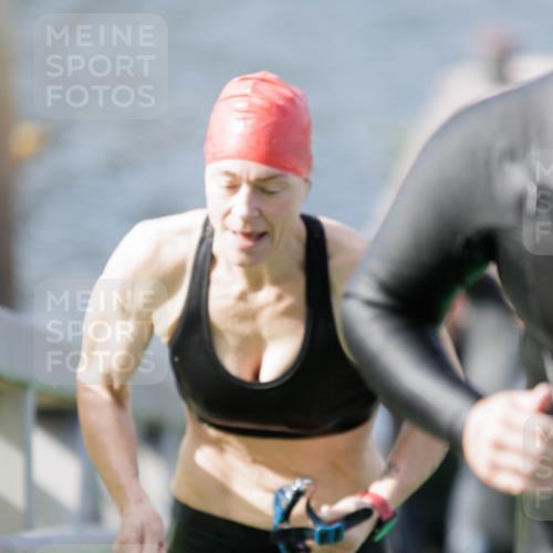 10.08.2025 - GEWOBA Citytriathlon Bremen H.Heesch http://msf.ph/oto/8551333 10.08.2025 10:21:26 Schwimmen 382, 409, 428, 491, 498, 500 meine-sportfotos.de