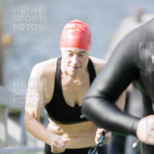10.08.2025 - GEWOBA Citytriathlon Bremen H.Heesch http://msf.ph/oto/8551334 10.08.2025 10:21:26 Schwimmen 382, 409, 428, 491, 498, 500 meine-sportfotos.de