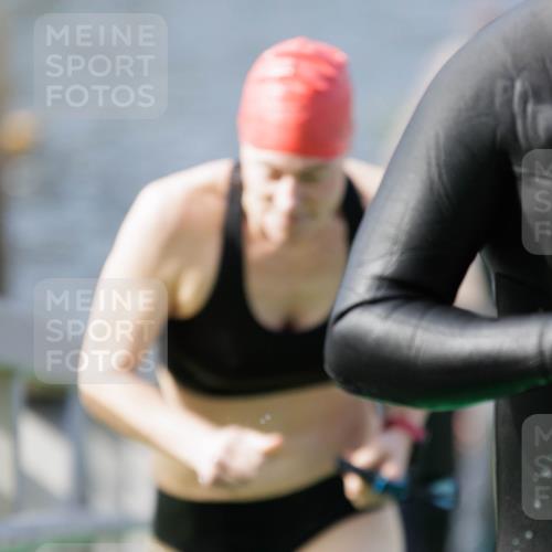 10.08.2025 - GEWOBA Citytriathlon Bremen H.Heesch http://msf.ph/oto/8551335 10.08.2025 10:21:26 Schwimmen 382, 409, 428, 491, 498, 500 meine-sportfotos.de