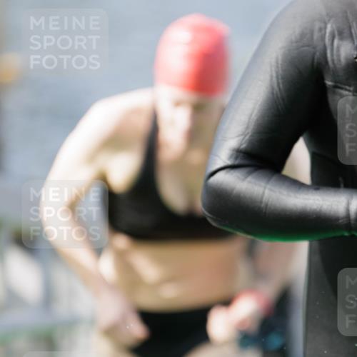 10.08.2025 - GEWOBA Citytriathlon Bremen H.Heesch http://msf.ph/oto/8551336 10.08.2025 10:21:26 Schwimmen 382, 409, 428, 491, 498, 500 meine-sportfotos.de