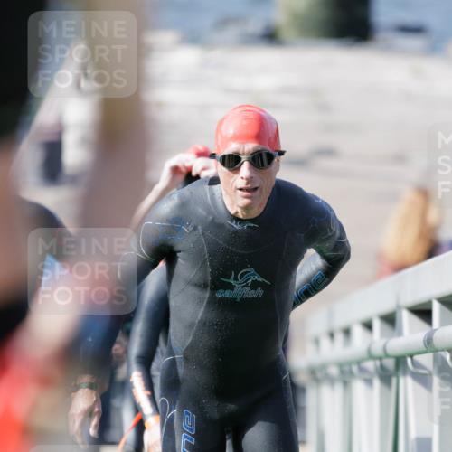 10.08.2025 - GEWOBA Citytriathlon Bremen H.Heesch http://msf.ph/oto/8551338 10.08.2025 10:21:28 Schwimmen 381, 382, 400, 409, 417, 428, 461, 491, 498, 500 meine-sportfotos.de