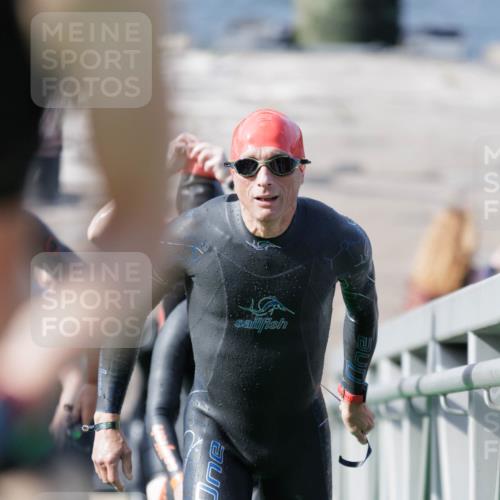10.08.2025 - GEWOBA Citytriathlon Bremen H.Heesch http://msf.ph/oto/8551339 10.08.2025 10:21:28 Schwimmen 381, 382, 400, 409, 417, 428, 461, 491, 498, 500 meine-sportfotos.de