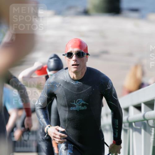 10.08.2025 - GEWOBA Citytriathlon Bremen H.Heesch http://msf.ph/oto/8551343 10.08.2025 10:21:28 Schwimmen 381, 382, 400, 409, 417, 428, 461, 491, 498, 500 meine-sportfotos.de