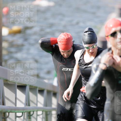 10.08.2025 - GEWOBA Citytriathlon Bremen H.Heesch http://msf.ph/oto/8551346 10.08.2025 10:21:30 Schwimmen 381, 382, 400, 409, 417, 428, 461, 491, 498, 500 meine-sportfotos.de