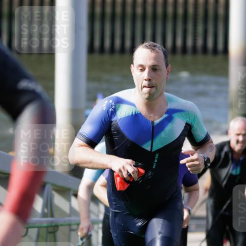 10.08.2025 - GEWOBA Citytriathlon Bremen H.Heesch http://msf.ph/oto/8551357 10.08.2025 10:21:39 Schwimmen 373, 381, 397, 400, 417, 461, 512 meine-sportfotos.de