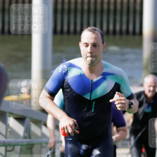 10.08.2025 - GEWOBA Citytriathlon Bremen H.Heesch http://msf.ph/oto/8551358 10.08.2025 10:21:39 Schwimmen 373, 381, 397, 400, 417, 461, 512 meine-sportfotos.de