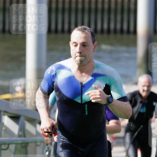 10.08.2025 - GEWOBA Citytriathlon Bremen H.Heesch http://msf.ph/oto/8551359 10.08.2025 10:21:39 Schwimmen 373, 381, 397, 400, 417, 461, 512 meine-sportfotos.de