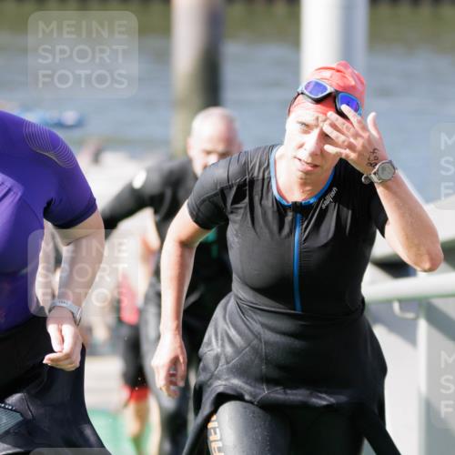 10.08.2025 - GEWOBA Citytriathlon Bremen H.Heesch http://msf.ph/oto/8551360 10.08.2025 10:21:40 Schwimmen 373, 381, 397, 400, 417, 461, 512 meine-sportfotos.de